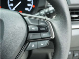 ◆アダプティブクルーズコントロール◆予め設定した車速内でクルマが自動的に加減速。前走車との適切な車間距離を維持しながら追従走行します。【LKAS】車線維持支援システムでステアリング操作を支援。