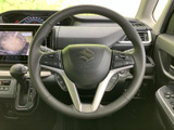 手に馴染むステアリングで、快適なドライビングをサポート。操作性も高く、運転がより楽しくなります。