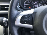 【ステアリングスイッチ】左です。ステアリングから手を離さず、運転に集中したまま手元でオーディオ操作等が出来ます。