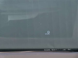 ヘッドアップディスプレイは車速、走行支援システム、ナビゲーションのルートガイドなど、様々な機能の作動状態をフロントガラスに投影することができます。