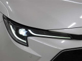 LEDヘッドランプには「オートマチックハイビームシステム」を搭載。夜間走行時にハイビームで走行可能と判断した場合、ロービームとハイビームを自動的に切り替え、前方視界確保をアシストします。