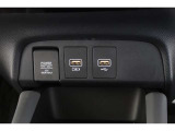 スマートフォンなどの音楽再生が可能なUSB接続ジャック装備車両です♪♪♪