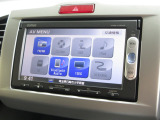 ナビゲーションは純正メモリーナビ(VXM-145VSi)を装着しております。AM、FM、CD、DVD再生、Bluetooth、ワンセグTVがご使用いただけます。初めて訪れた場所でも安心ですね!