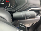 鋭く前方を照らす、LEDヘッドライト。遠くまで視界が開けることで、より安心したストレスのない走行を、提供してくれます。ライトの寿命が長いこともLEDライトの特徴です。