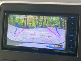 【バックカメラ】駐車時に後方がリアルタイム映像で確認できます。大型商業施設や立体駐車場での駐車時や、夜間のバック時に大活躍!運転スキルに関わらず、今や必須となった装備のひとつです!