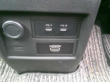 足元近くには、Cタイプ充電 HDMIが装備していますので、ミュージックや動画も観れます