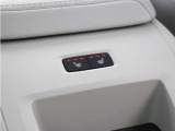 リアシートにもシートヒーターを装備。4席全てで独立した調整が可能です。