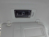 ETC車載器は運転席頭上のサンバイザー裏に隠れて装着されております。カードの出し入れがし易くて便利です。
