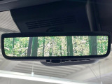 【デジタルインナーミラー】後席の大きな荷物や同乗者で後方が確認しづらい時でも安心!カメラが撮影した車両後方の映像をルームミラー内に表示。クリアな視界で状況の確認が可能です!