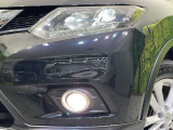 【LEDヘッドライト】悪天候や夜間走行時も良好な視界を確保し安心して運転できる高輝度LEDヘッドライトを装備!点灯速度が早く、消費電力も抑えられています。普段のお買い物や通勤、送迎等に十分な荷室スペー