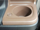 ホットドリンクを丁度良い温度にキープしてくれる運転席ホッとカップホルダー♪