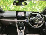 駐車時の安全性を高めるバックモニター。狭い場所でも視認性を確保し、スムーズな駐車をサポートします。