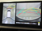 パノラミックビューモニター付きです。車両を上から見たような映像をディスプレイオーディオ画面に表示。運転席からの目視だけでは見にくい、車両周辺の状況をリアルタイムでしっかり確認できます。