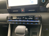 デュアルエアコンとは、運転席と助手席で、個別に温度設定ができる機能です。気温の感じ方は、人それぞれ違うもの。乗る人に優しい機能ですね。