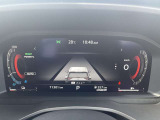 スピードメーターのディスプレイに車両状態や設定を表示できます。