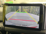 【バックカメラ】駐車時に後方がリアルタイム映像で確認できます。大型商業施設や立体駐車場での駐車時や、夜間のバック時に大活躍!運転スキルに関わらず、今や必須となった装備のひとつです!