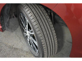 タイヤサイズは155/65R14です。