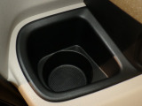 助手席の手の届きやすい位置にドリンクホルダーがあります。
