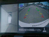 ☆全周囲カメラが駐車をアシスト☆4つの高解像度カメラで車の周囲を撮影!見えにくい死角の駐停車も驚く程に楽々です。バックカメラは、車庫入れの時は勿論、後方の安全確認もできて安心です♪