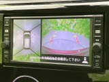 狭い道や駐車時も安心。後方の状況を画面で確認できるので、安全な運転をサポートします。ガイドライン付きで、距離感が掴みやすいです。