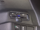 ビルトインタイプの【ETC】で見た目もスッキリ。高速道路の利用にとても便利です。【パーキングセンサー】駐車や出庫時にクルマの前後の障害を検知し、音とディスプレイでお知らせします。