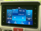 高精細な画面で、快適なドライブをサポート。多様な機能が満載で、目的地までスムーズに案内してくれます。