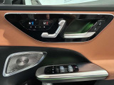 メモリー付き電動シートも装備されておりますのでシート位置を3パターン記憶できます。