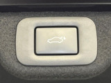 【パワーバックドア】スマートキーや運転席のボタンを押すだけでリアゲートが自動で開閉します!荷物を持っている時や、高い位置にあるバックドアを閉める際に便利な機能です♪