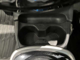 運転席側にドリンクホルダーあります!運転中でも手が届きやすい位置にあって便利です♪