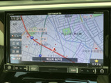 鮮明な地図表示で、目的地までスムーズに案内。渋滞情報もリアルタイムで確認でき、効率的なルート選択を可能にします。
