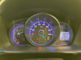 視認性の高いメーター類で、運転に必要な情報を的確に把握できます。運転に集中できる、シンプルで機能的なデザインです。