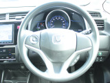 握りやすく、回しやすいステアリングは長時間の運転でも疲れを感じさせません!