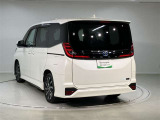 広い展示場にゆったりと展示をしております。ベビーカーでもゆっくりと車をご覧いただけますよ!