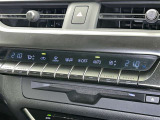 左右独立温度コントロールフルオートエアコンです。運転席、助手席それぞれで独立して温度設定ができます。冷え性の方が乗っても安心ですね♪