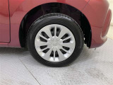 ホイルカバー付きです。タイヤサイズは165/65R14です。