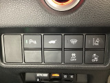 ハンドルの右側にHondaセンシング用のメインスイッチとパワーテールゲートスイッチがついています。パワーテールゲートスイッチは車内からでもテールゲートの開け閉めを電動でできます。