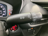 操作しやすいウインカーレバーは、安全な車線変更をサポート。スムーズな操作で、周囲に意思表示ができます。