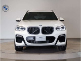 ☆BMWの代名詞とも言える【キドニーグリル】一目見ただけでBMW車であると認識できる確固たるアイコンとして存在感を放ちます☆