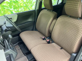 運転席からの視界は広く、運転操作もスムーズに行えます。シートの形状も身体にフィットし、快適なドライビングをサポートします。