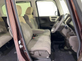 すわり心地の良い運転席・助手席です。長時間のドライブの疲れ軽減に貢献します。どうぞ快適なドライブを。