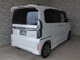 オプションになりますが、ボディーコーティングもご用意しております。新車の輝きに近づき、洗車などのお手入れも楽になりますよ。