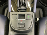 停車中にブレーキペダルを踏み続けなくてもブレーキ保持ができるオートマチックブレーキホールド機能もついております。『ECONスイッチ』車を低燃費モードに自動制御します。
