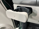 格納式のカップホルダーがあります。