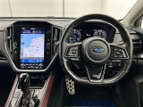 スポーティームード溢れる運転席周りですね。 クイックなドライビングに対応できるよな運転席回りになっています。 ドライブがますます楽しくなりますね!
