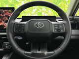 握りやすいステアリングは、運転操作を快適にします。オーディオやハンズフリー通話など、便利な機能も集中して操作できます。ドライビングをサポートします。