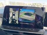 車庫入れが不安な方必見です!白線や車間を空から見下ろしたような画像で一目で分かって車庫入れも安心。周囲に動くものがあれば表示とブザーでお知らせしてくれるのでさらに安心です。