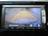 バックカメラの画像です。ガイドラインがスムースな車庫入れをサポートいたします。車庫入れの安心感がアップしますね。