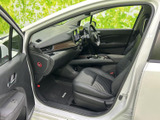 運転しやすいように設計されたコクピット。必要な情報を視認しやすく、操作もスムーズに行えます。安全運転をサポートします。