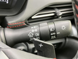 操作しやすい位置に配置され、スムーズなウインカー操作を可能にします。安全運転をサポートする、頼もしい機能です。