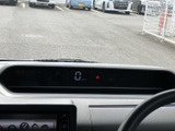視認性の高いメーター類で、走行状況を的確に把握できます。運転に集中できる、シンプルで分かりやすいデザインです。